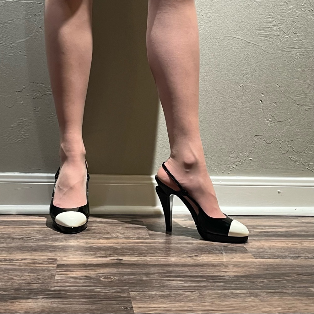 Chanel black patent leather with white cap toe Slingback pumps - Picture 2 of 15